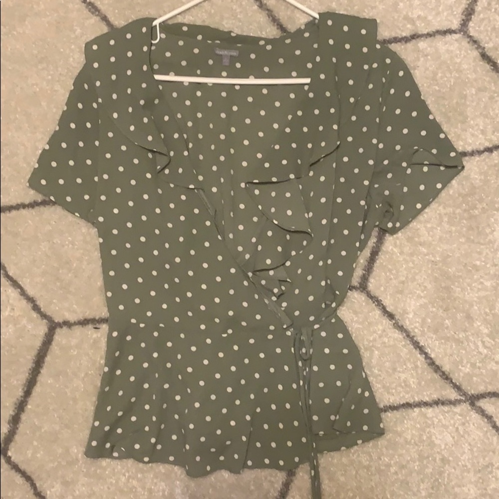 Low cut blouse!💚😍